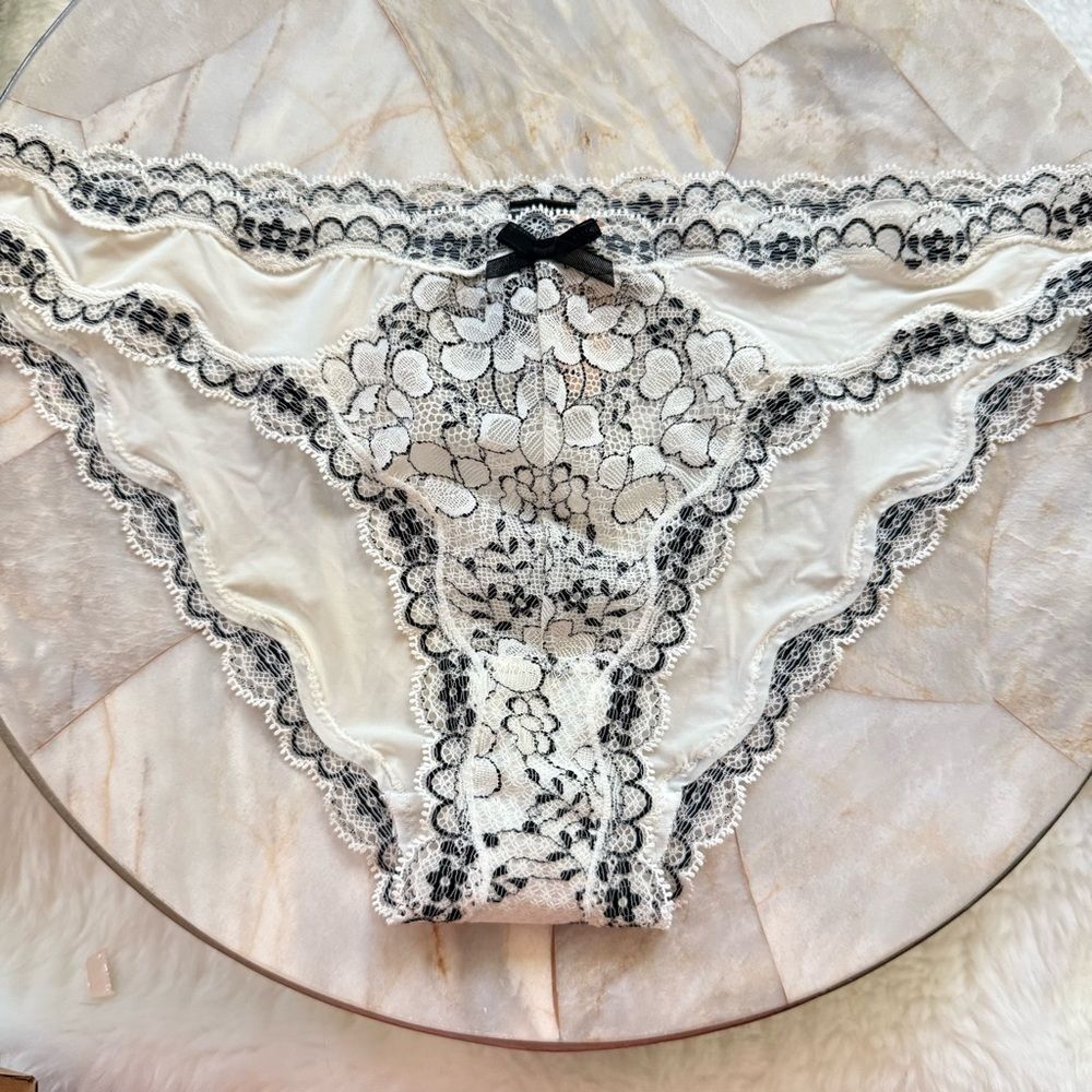 New Victoria’s Secret Very Sexy Bikini Dream Angel Panty Lace Satin Silky XS